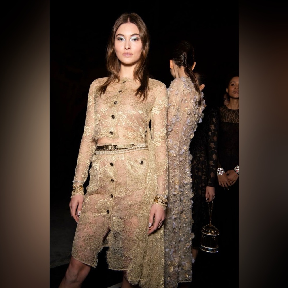 Chanel F/W 2020 Metiers D'Art Shimmery Gold Beige Lace Top Skirt 20A Suit - Picture 4 of 17